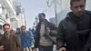 突尼斯警方向抗议者发射催泪瓦斯