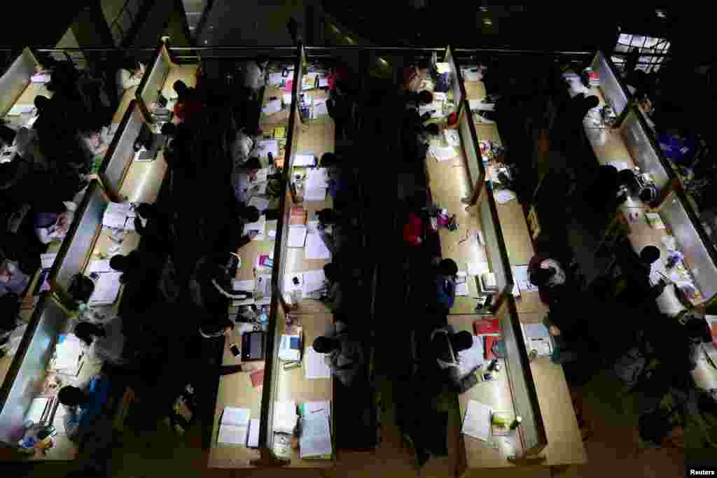 Students study ahead of the entrance exam for postgraduate studies, at a library in Zhengzhou University in Zhengzhou, Henan province, China, Dec. 13, 2017.