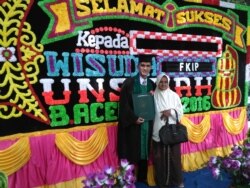 Aula bersama ibu di acara wisuda S1 di Universitas Syiah Kuala (dok: Aula)