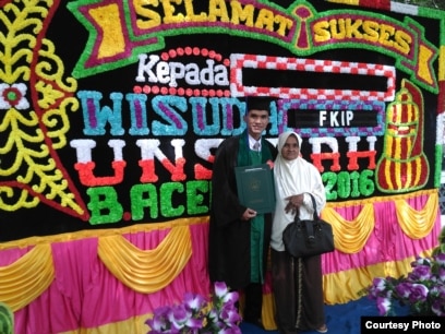 Aula bersama ibu di acara wisuda S1 di Universitas Syiah Kuala (dok: Aula)