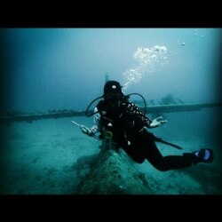 Ranny Iriani Tumundo, mengajak peserta wisata virtual untuk ikut 'menyelam' dan menikmati keindahan bawah laut di Raja Ampat. (Foto courtesy: pribadi)
