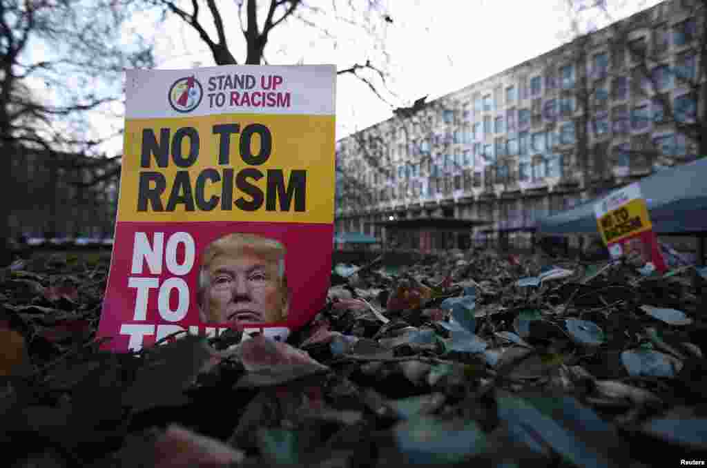 Demonstrators prepare banners for a protest against the inauguration of Donald Trump as U.S. President, outside the U.S. embassy in London, Britain, Jan. 20, 2017. 