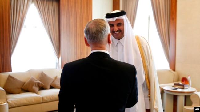 Jim Mattis había visitado al El Emir de Qatar, Sheikh Tamim Bin Hamad Al-Thani, en su residencia, el Palacio del Mar, en Doha, Qatar, el sábado 22 de abril de 2017.
