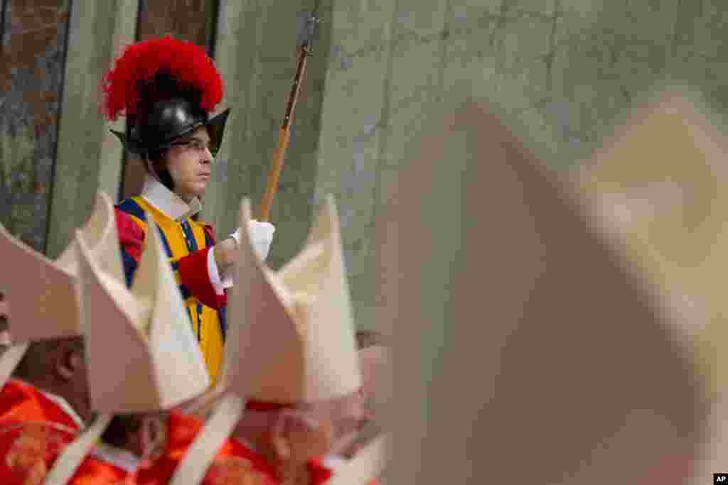 A Vatican Swiss guard is seen as cardinals attend a Mass for the election of a new pope inside St. Peter&#39;s Basilica, at the Vatican, March 12, 2013.