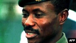 Eddy Kapend moko na baye baketelamaki etumbu ya liwa mpo kufa ya mokonzi ya kala Laurent-Désiré Kabila, tata na président ya kala Joseph Kabil, na Kinshasa, 16 janvier 2001.