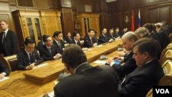 2013年3月習近平訪問俄羅斯國家杜馬。俄羅斯代表團中左側第三人是駐中國大使傑尼索夫。(美國之音白樺） 