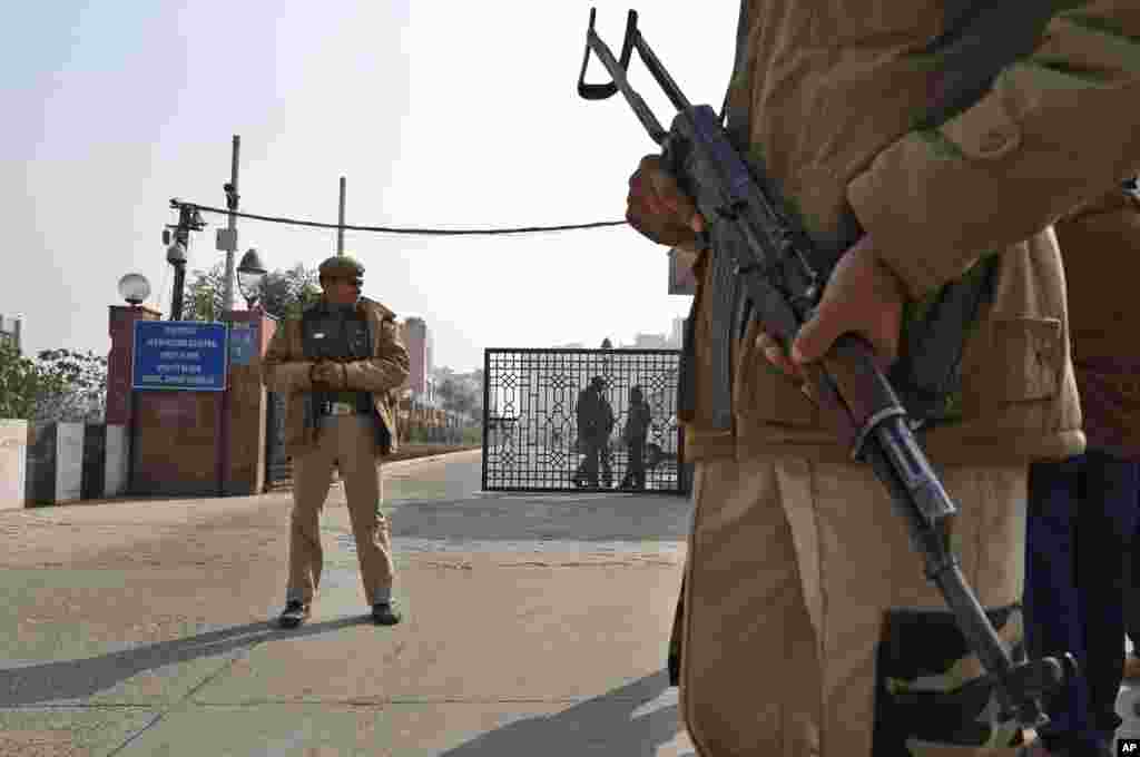 Police stand guard outside the Saket district court where the accused in a gang rape are being tried, New Delhi, India, January 7, 2013.