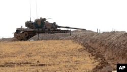 یک تانک ترکیه در نزدیکی مرز سوریه - ۲۹ اوت ۲۰۱۶ 