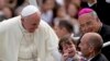 Đức Giáo Hoàng khuyên giới trẻ kính mến ông bà