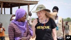 Juru bicara baru IRC, Mia Farrow mengunjungi kamp pengungsi di Juba, Sudan Selatan (19/4).