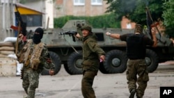 A pesar de las divisiones entre los grupos rebeldes, éstos todavía siguen llevando a cabo ataques para tomar posiciones en Donetsk.