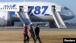 Passengers walk away from ANA's Boeing 787 Dreamliner plane after it made an emergency landing at Takamatsu airport, western Japan, Jan. 16, 2013.