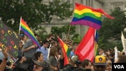 People wave flags, and banners in celebration of the Supreme Court's ruling on Same Sex Marriage in Washington, D.C., June 26, 2015. (Photo: M. Burke / VOA)