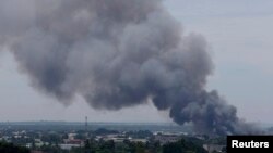 Smoke billows at the site of fighting between government soldiers and Muslim rebels of Moro National Liberation Front in Zamboanga city in southern Philippines, Sept. 8, 2013.