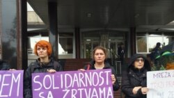 Skup koji je organizovala mreža "Žene protiv nasilja" ispred Ministarstva pravde Srbije
