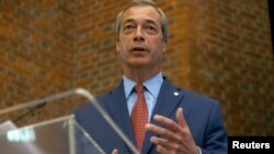 Nigel Farage, el líder UKIP dimite pero continuará pendiente de que se lleve a cabo la salida del Reino Unido de la UE.