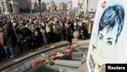 People take part in a rally in central Kyiv, Ukraine, demanding liberation of Ukrainian army pilot Nadezhda Savchenko by Russia, March 6, 2016. 