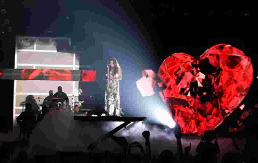 Dami Lovato durante su presentación en el concierto de los premios “Do Something”, realizado en Los Ángeles el 14 de agosto de 2011.