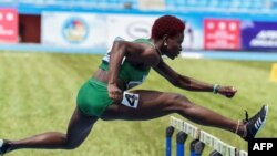 La nigériane Oluwatobiloba Amusan au 100 mètres haies lors du 21ème Championnat d'Afrique d'athlétisme, à Asaba, Etat du Delta, Nigeria, le 2 août 2018. 