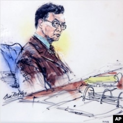 2007 年 4 月 10 日，出生于中国的美国公民麦大志（Chi Mak） 在美国加州圣塔安纳联邦法庭受审，美国指控他密谋向中国发送军事技术系统信息。他对向中国出口国防技术、未登记为外国代理人以及做出虚假陈述等指控表示不认罪。他的妻子、兄弟和其他亲属也被起诉。 （美联社/比尔·罗伯斯）