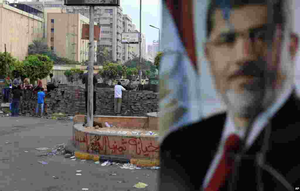 Supporters of ousted President Mohamed Morsi protest as army soldiers guard at the Republican Guard building in Nasr City, Cairo, July 10, 2013.