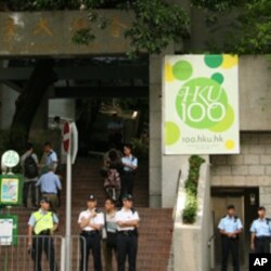 李克强访问期间警方封锁港大校园