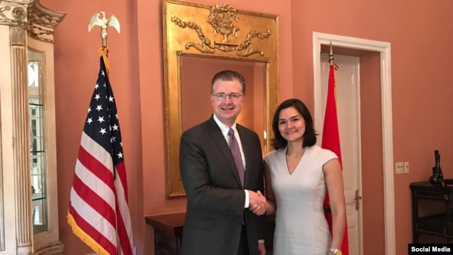 Đại sứ Hoa Kỳ Dan Kritenbrink và Trợ lý Ngoại trưởng Michelle Guida, Photo US Embassy Hanoi.