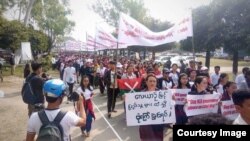 ကချင်စစ်ရပ်စဲရေးဆန္ဒပြနေစဉ် (Hkun Awng Nlam)