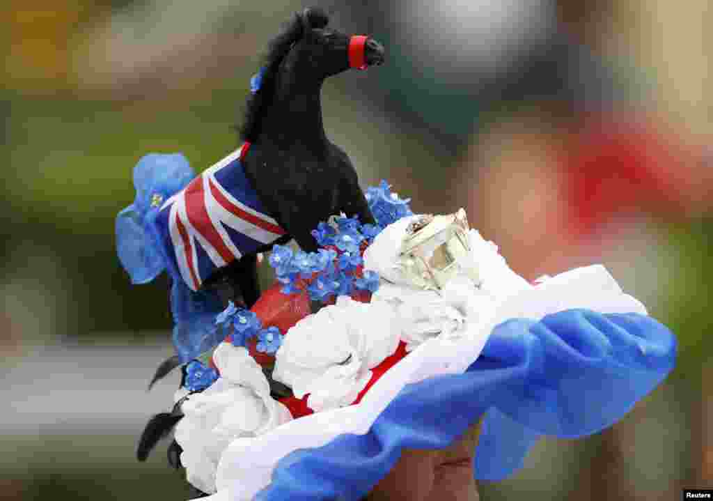 A lady wears a fanciful hat at the Britain Horse Race in Ascot, England.