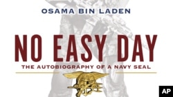 Bìa cuốn sách "No Easy Day: The Firsthand Account of the Mission that Killed Osama Bin Laden," của tác giả Mark Owen