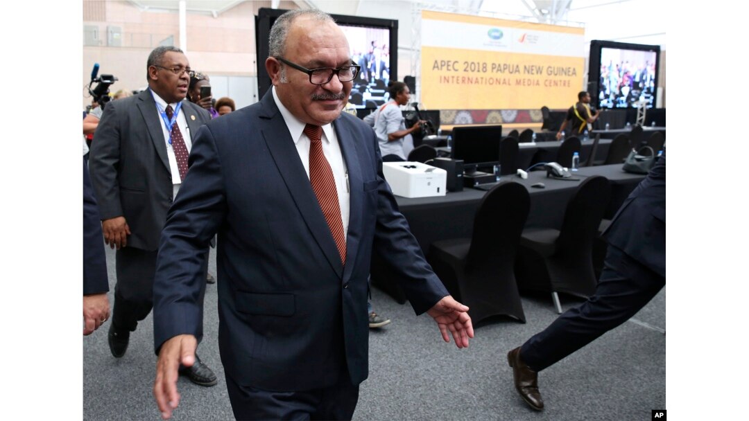 Papua New Guinea Prime Minister Peter O'Neill inspects the APEC 2018 International Media Center at Port Moresby, Papua New Guinea, Nov. 14, 2018.