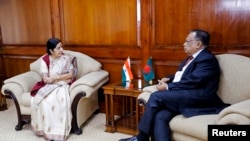 External Affairs Minister of India Sushma Swaraj speaks with her Bangladeshi counterpart Abul Hassan Mahmood Ali at the Ministry of Foreign Affairs, Dhaka, June 26, 2014.