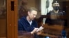 Навальный в суде по делу о клевете: спор о том, кто написал заявление