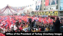 Turkish President Recep Tayyip Erdogan speaking to supporters in Van, eastern Turkey, ahead of the March 31 local elections (March 26, 2019)