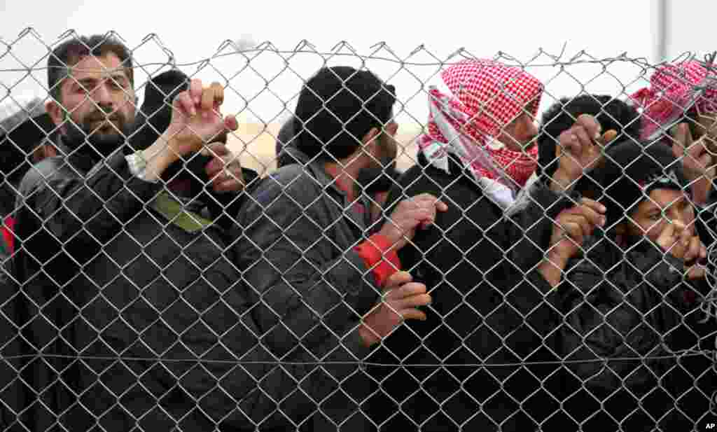 Newly arrived Syrian refugees wait to receive supplies and to be assigned to tents at the Zaatari Syrian refugees camp in Mafraq, near the Syrian border with Jordan, January 28, 2013.