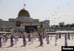 FILE - Participants perform during a parade marking Independence Day in Ashgabat, Turkmenistan September 27, 2020. REUTERS/Vyacheslav Sarkisyan
