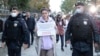Полиция арестовала трех журналистов на пикете против закона об «иностранных агентах» в Москве