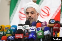 Presiden Iran terpilih Hassan Rohani dalam sebuah jumpa pers di Tehran (17/6).