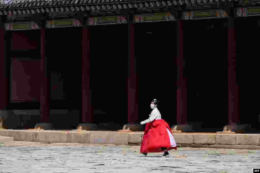 A visitor wears traditional hanbok dress at the Gyeongbokgung Palace in Seoul, South Korea, a day before the Chuseok holiday.