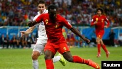 Belgium's Romelu Lukaku shoots to score a goal during extra time in the 2014 World Cup round of 16 game between Belgium and the U.S. at the Fonte Nova arena in Salvador, July 1, 2014. 