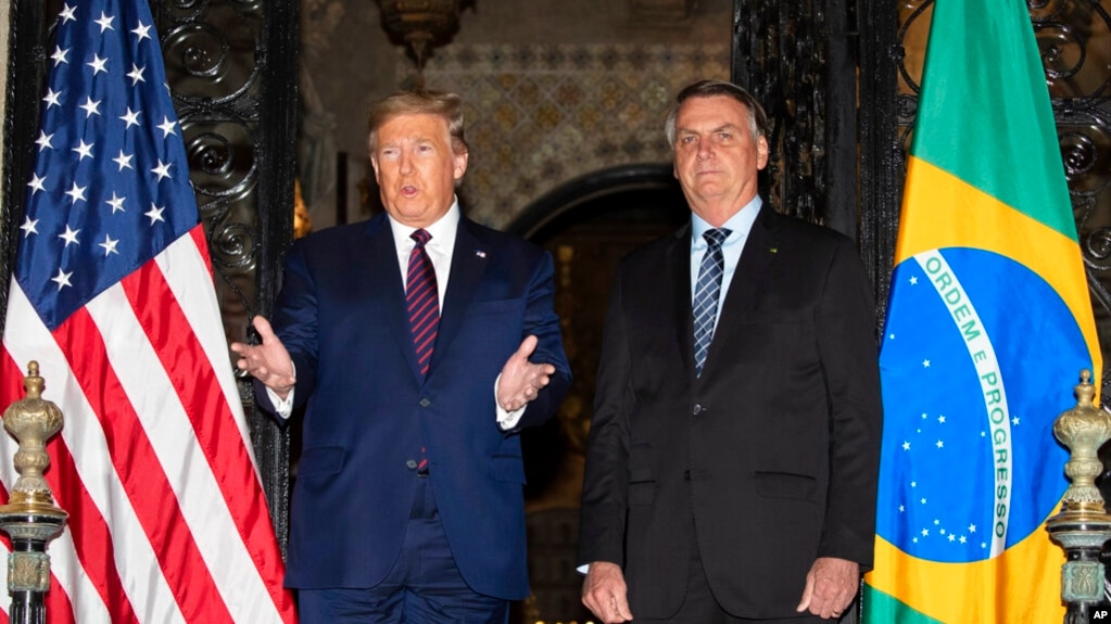 Presiden AS Donald Trump dan Presiden Brazil Jair Bolsonaro dalam pertemuan di Florida, 7 Maret 2020 lalu.