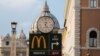 McDonalds supera protestas y abre restaurante en El Vaticano