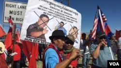Hundreds of Cambodian-Americans from across the United States rallied at Sunnylands, California, Monday, February 15, 2016, to protest the visit of Cambodian Prime Minister Hun Sen and to demand greater respect of human rights in Cambodia, just hours before the Cambodian leader is expected to meet US President Obama and other Southeast Asian leaders at a US-ASEAN Summit nearby. The Cambodian-American protesters are joined by Thai-American, Lao-American, Vietnamese-American, and Latin-American protesters who were advocating for similar human rights causes and by U.S. protesters against the proposed Trans-Pacific Partnership (TPP) global trade agreement. (Sok Khemara/VOA Khmer) 