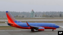 El vuelo 957 "mantuvo la presurización" y los 76 pasajeros partieron hacia Newark en otro avión de Southwest Airlines, aseguró la compañía en un comunicado.