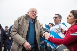 El senador por Vermont, Bernie Sanders ante una multitud en Michigan, el 10 de marzo de 2020.