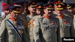 Pakistan's newly appointed army chief General Raheel Sharif (R) arrives to attend the change of command ceremony with outgoing army chief General Ashfaq Kayani (L) at the army headquarters in Rawalpindi November 29, 2013. Pakistan named Sharif, a career i