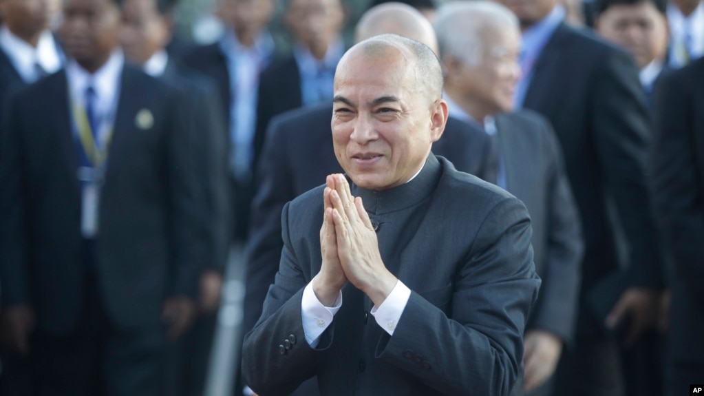 FILE: Cambodia's King Norodom Sihamoni, center, greets his government officials upon his arrival for the water festival in front of Royal Palace in Phnom Penh, Cambodia, Sunday, Nov. 13, 2016.