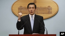 Taiwan's President Ma Ying-jeou gestures during a press conference in Taipei, Taiwan, May 10, 2011.