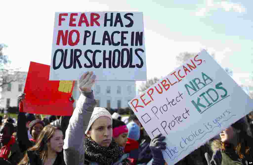 Students rally in front of the White House in Washington, March 14, 2018. 
