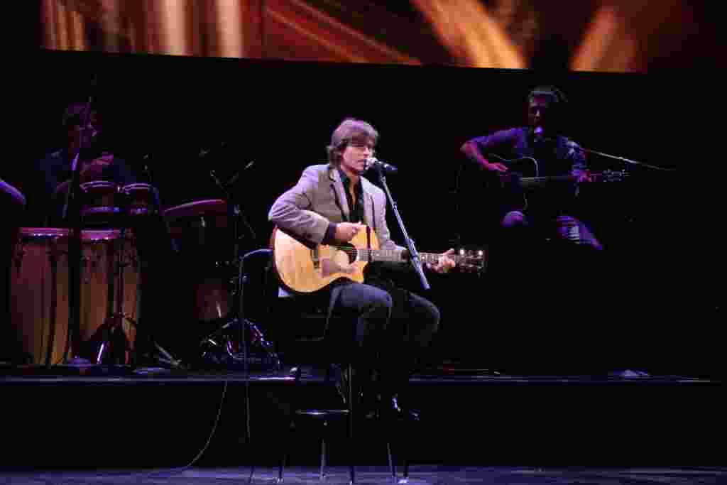 Carlos Baute, cantante venezolano en los Premios a la Herencia Hispana.